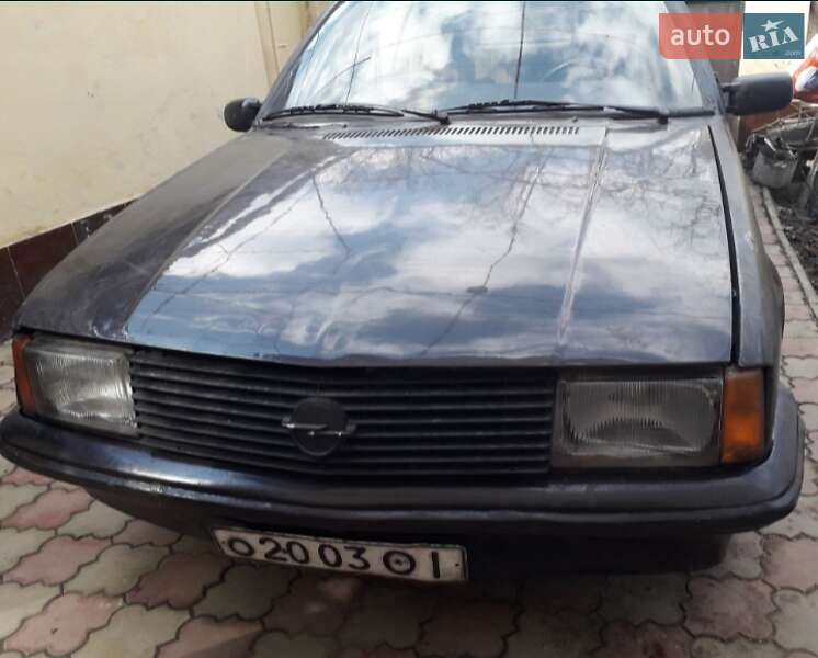 Седан Opel Rekord 1979 в Одесі