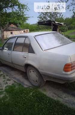 Седан Opel Rekord 1982 в Києві