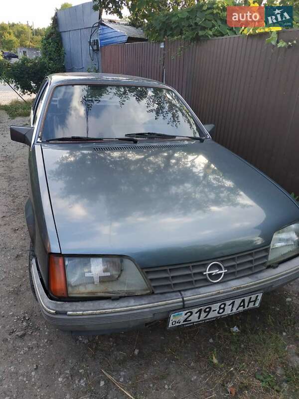 Седан Opel Rekord 1983 в Дніпрі