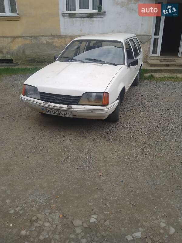 Универсал Opel Rekord 1986 в Ужгороде