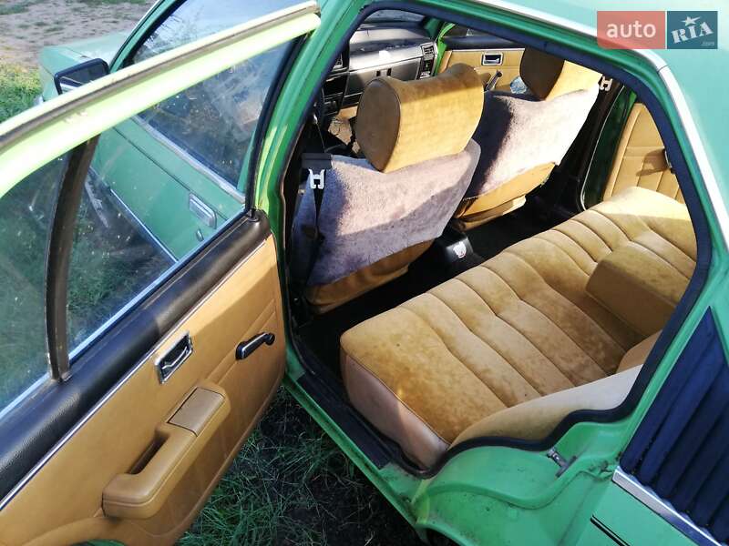 Седан Opel Rekord 1979 в Полтаві