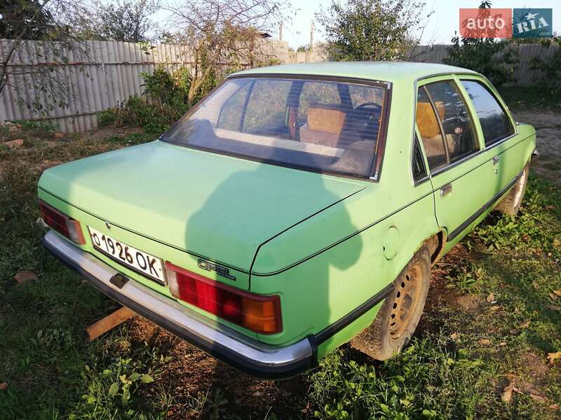 Седан Opel Rekord 1979 в Полтаві