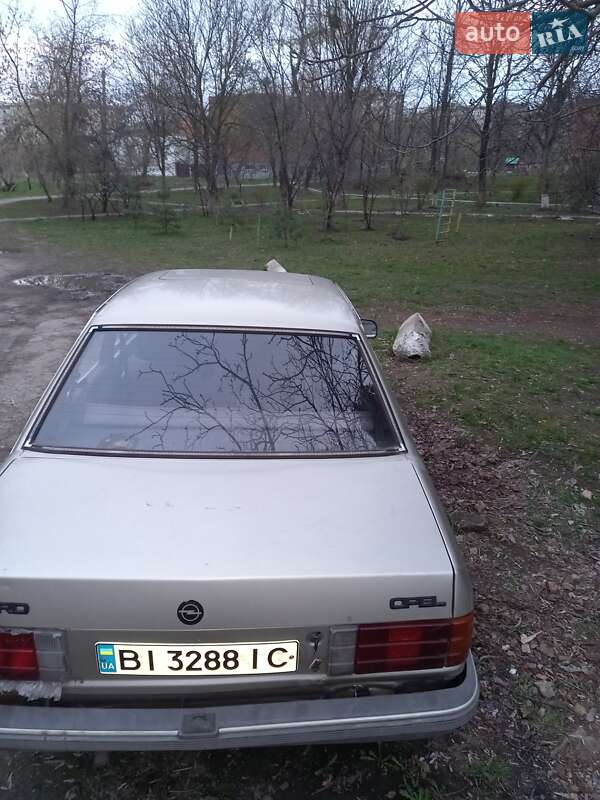 Седан Opel Rekord 1986 в Полтаві