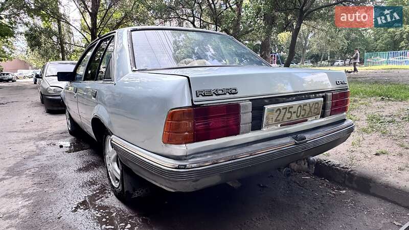 Седан Opel Rekord 1985 в Харкові