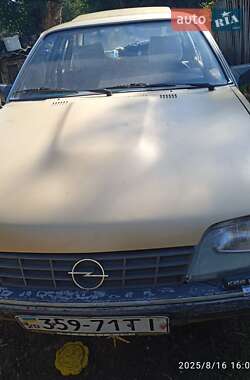 Седан Opel Rekord 1984 в Тернополі