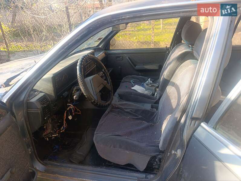 Седан Opel Rekord 1986 в Виннице