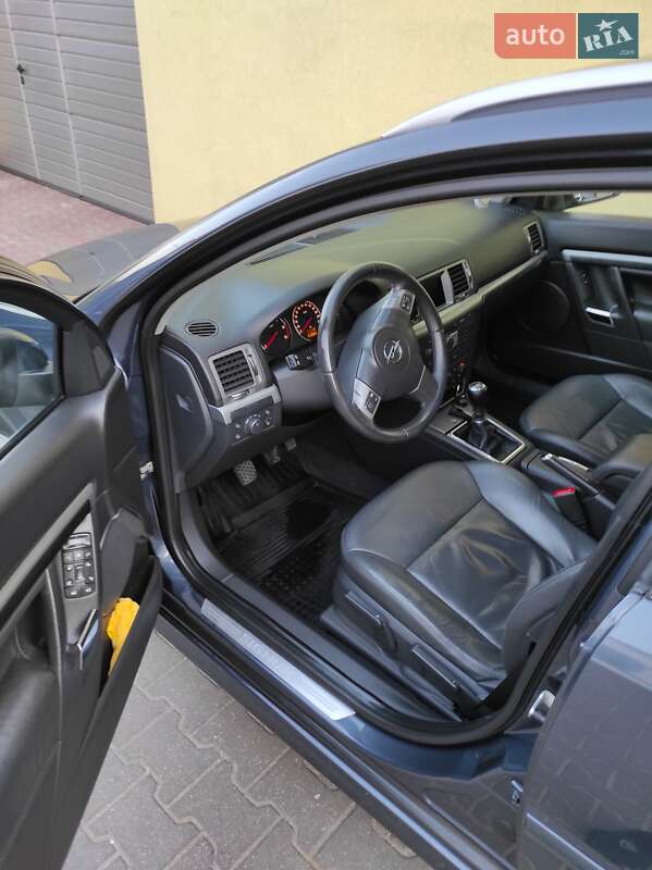 Лифтбек Opel Signum 2007 в Кременце