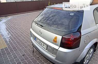 Хэтчбек Opel Signum 2003 в Новояворовске