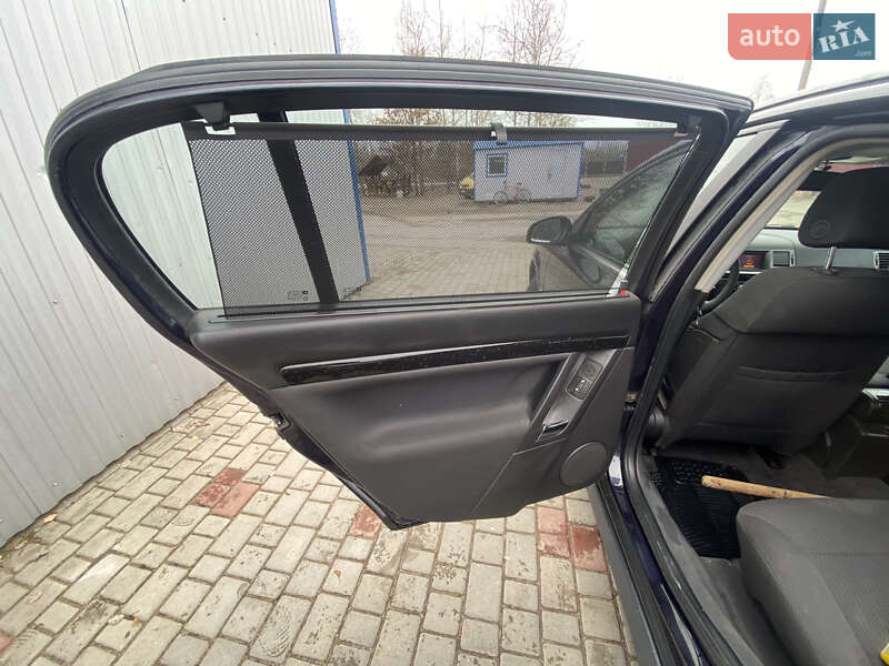Хэтчбек Opel Signum 2003 в Ровно