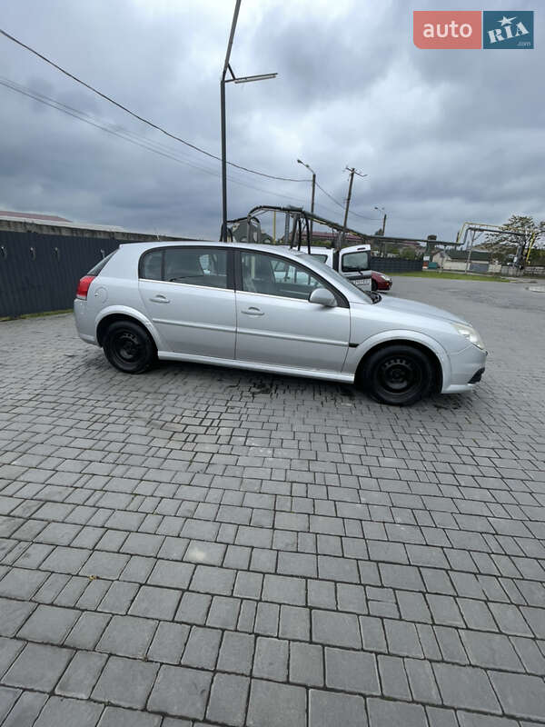 Хетчбек Opel Signum 2005 в Мукачевому