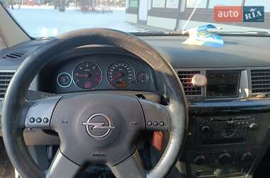 Хэтчбек Opel Signum 2004 в 