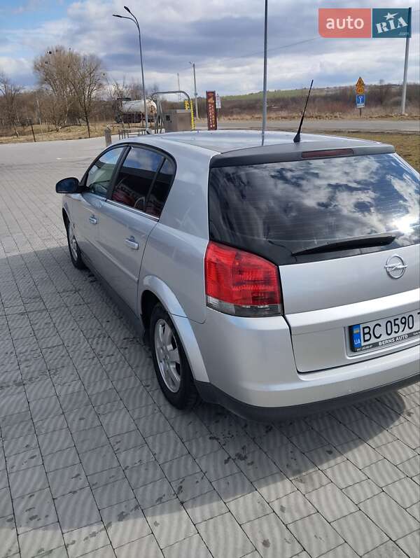 Хэтчбек Opel Signum 2003 в Мостиске