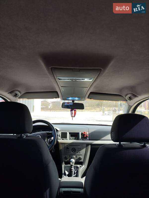 Хэтчбек Opel Signum 2003 в Мостиске