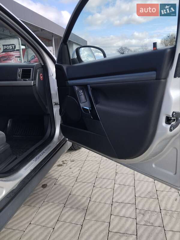 Хэтчбек Opel Signum 2003 в Мостиске