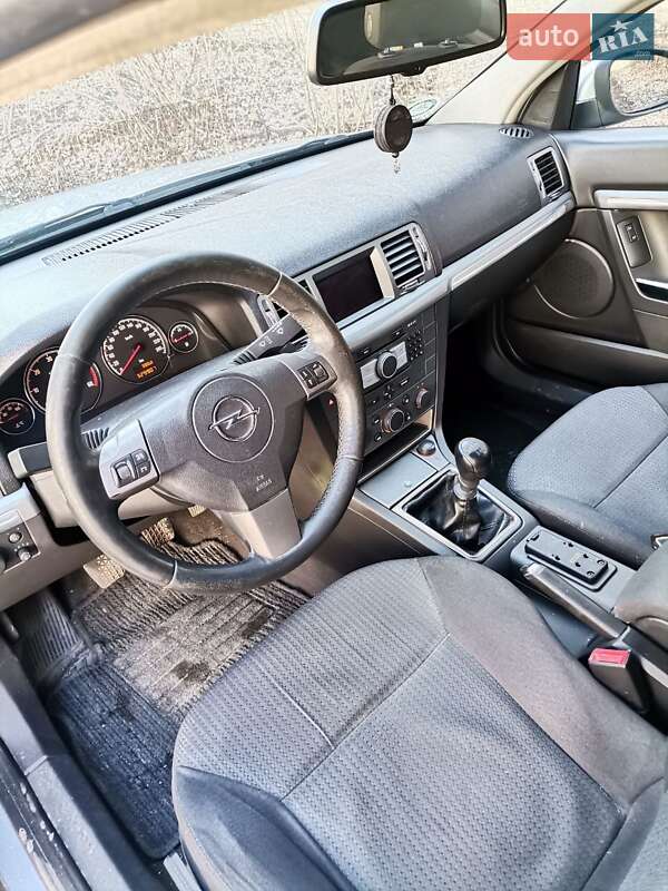 Хэтчбек Opel Signum 2006 в Костополе