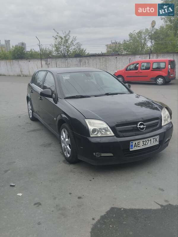 Хэтчбек Opel Signum 2004 в 