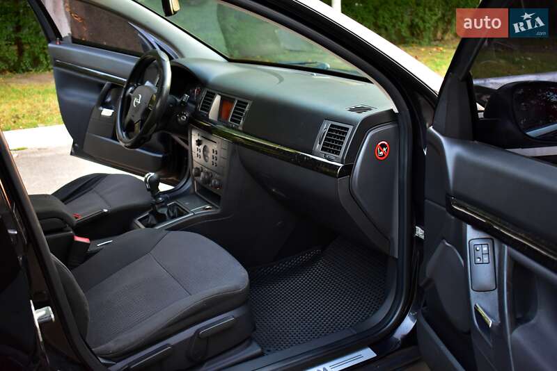 Хэтчбек Opel Signum 2003 в Киеве