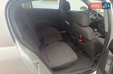 Хэтчбек Opel Signum 2004 в 