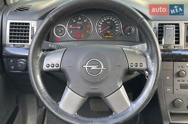 Хэтчбек Opel Signum 2004 в 