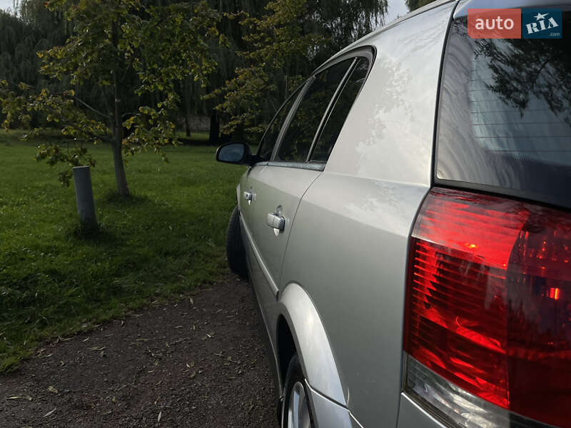 Хэтчбек Opel Signum 2003 в Ровно