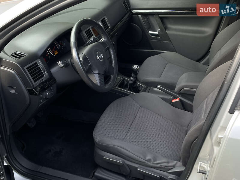 Хэтчбек Opel Signum 2003 в Ровно