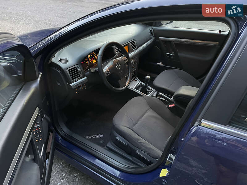 Хэтчбек Opel Signum 2006 в Обухове