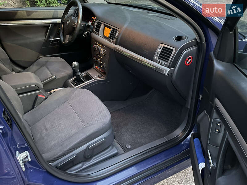 Хэтчбек Opel Signum 2006 в Обухове