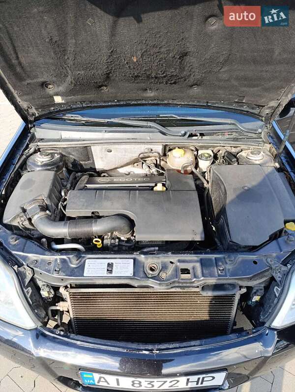 Хэтчбек Opel Signum 2003 в Вышгороде