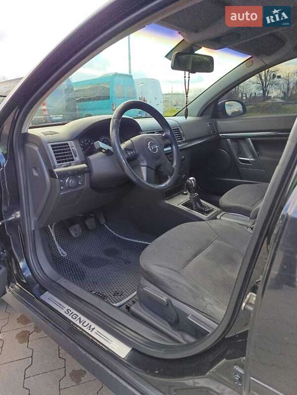 Хэтчбек Opel Signum 2003 в Вышгороде