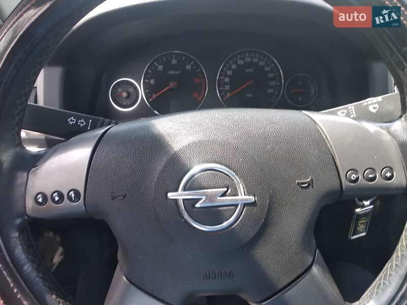 Хэтчбек Opel Signum 2003 в Нововолынске