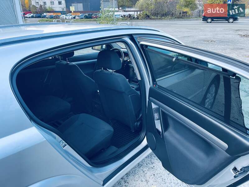 Хэтчбек Opel Signum 2006 в Киеве