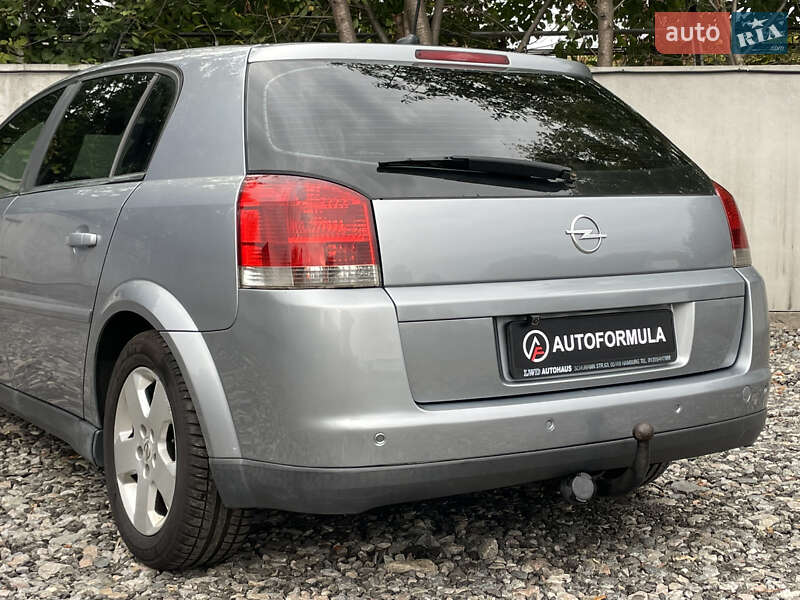 Хэтчбек Opel Signum 2004 в Киеве
