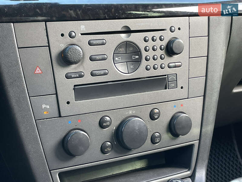 Хэтчбек Opel Signum 2004 в Киеве