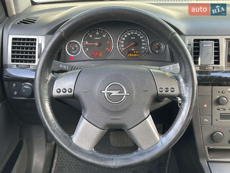 Хэтчбек Opel Signum 2004 в Киеве