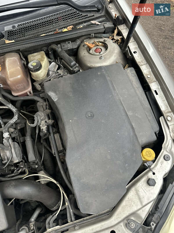 Хетчбек Opel Signum 2003 в Києві