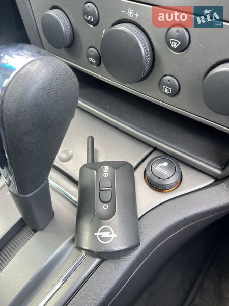 Хэтчбек Opel Signum 2004 в Киеве