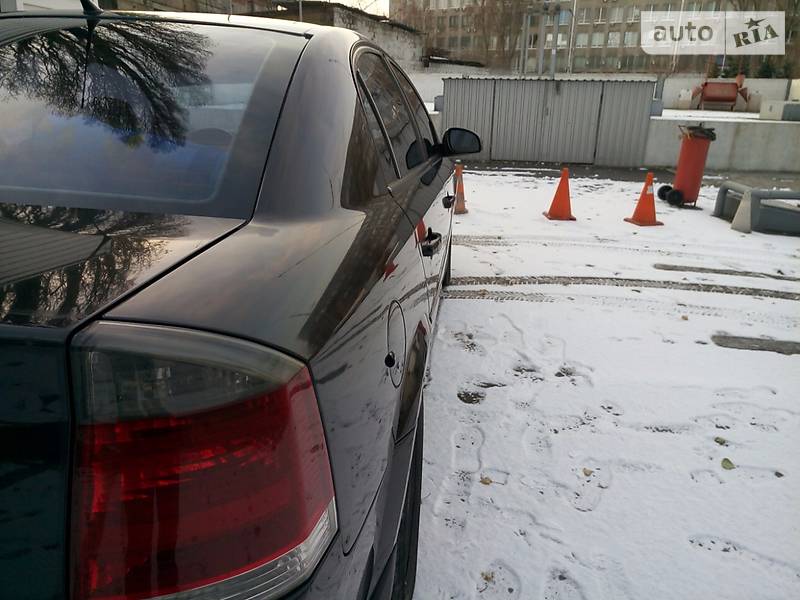 Седан Opel Vectra 2005 в Днепре
