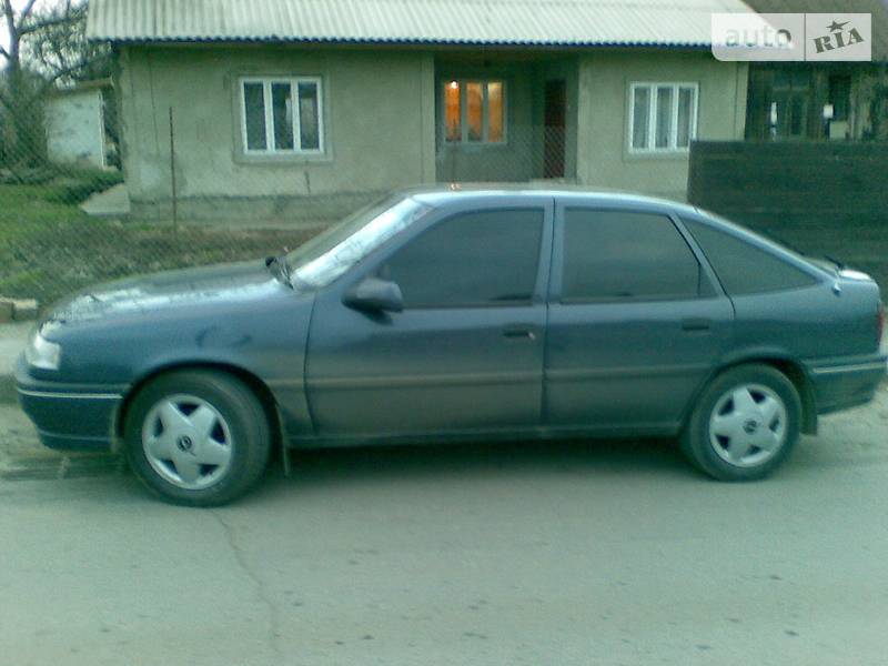 Лифтбек Opel Vectra 1995 в Черновцах