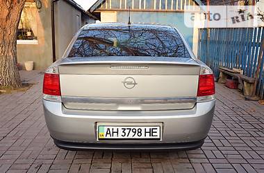 Седан Opel Vectra 2004 в Мариуполе