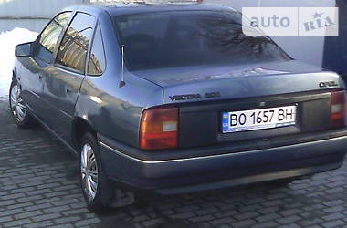 Седан Opel Vectra 1989 в Рівному