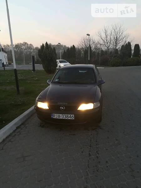 Седан Opel Vectra 1998 в Івано-Франківську