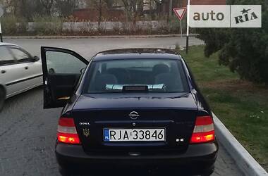 Седан Opel Vectra 1998 в Ивано-Франковске