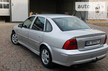 Седан Opel Vectra 2002 в Сарнах