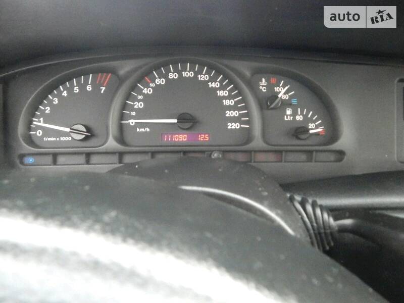Седан Opel Vectra 2000 в Сарнах