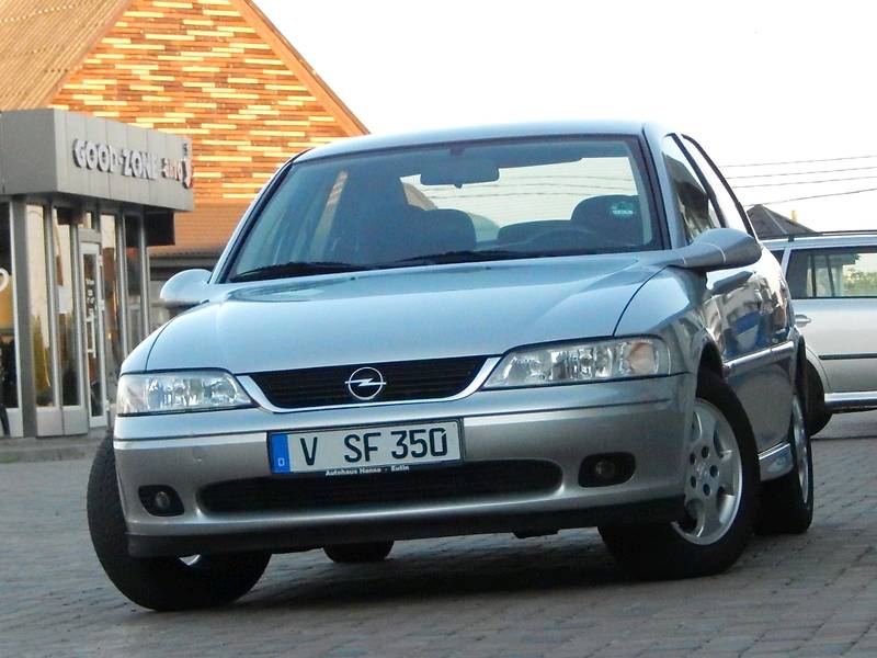 Седан Opel Vectra 2000 в Сарнах