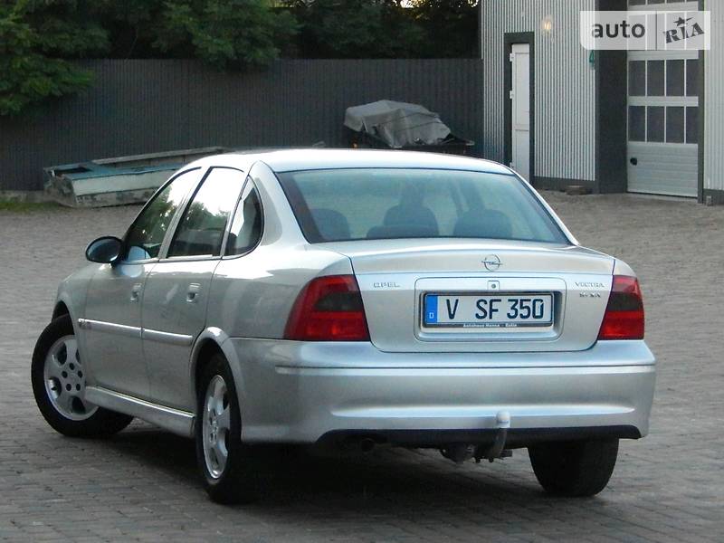 Седан Opel Vectra 2000 в Сарнах