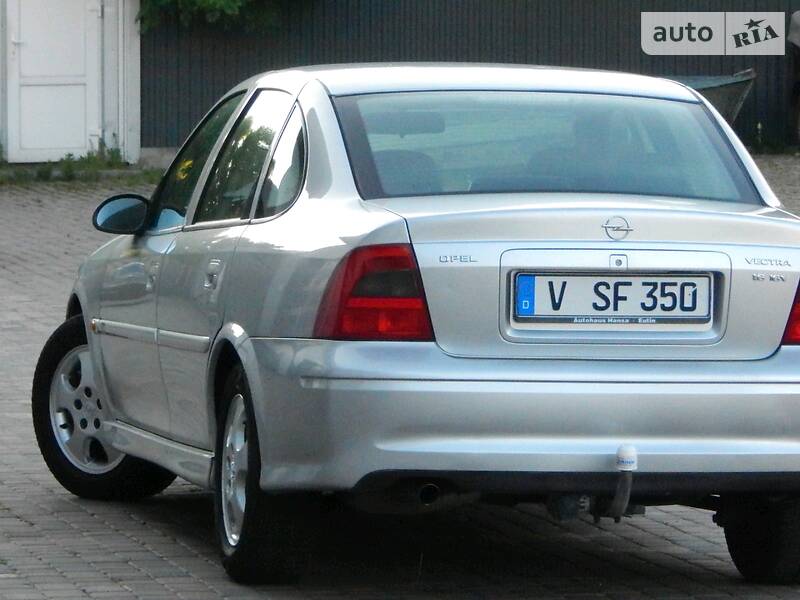 Седан Opel Vectra 2000 в Сарнах