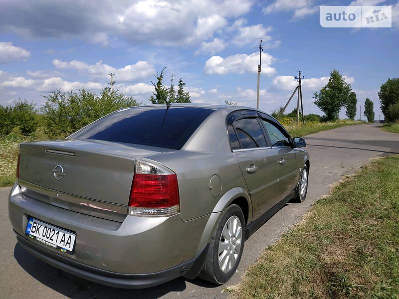Седан Opel Vectra 2004 в Рівному