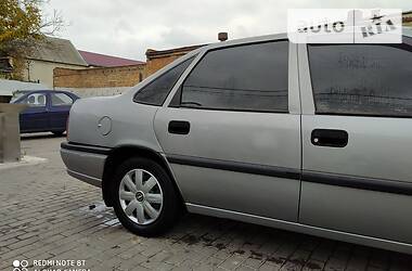 Седан Opel Vectra 1995 в Черновцах