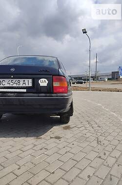 Седан Opel Vectra 1990 в Львове